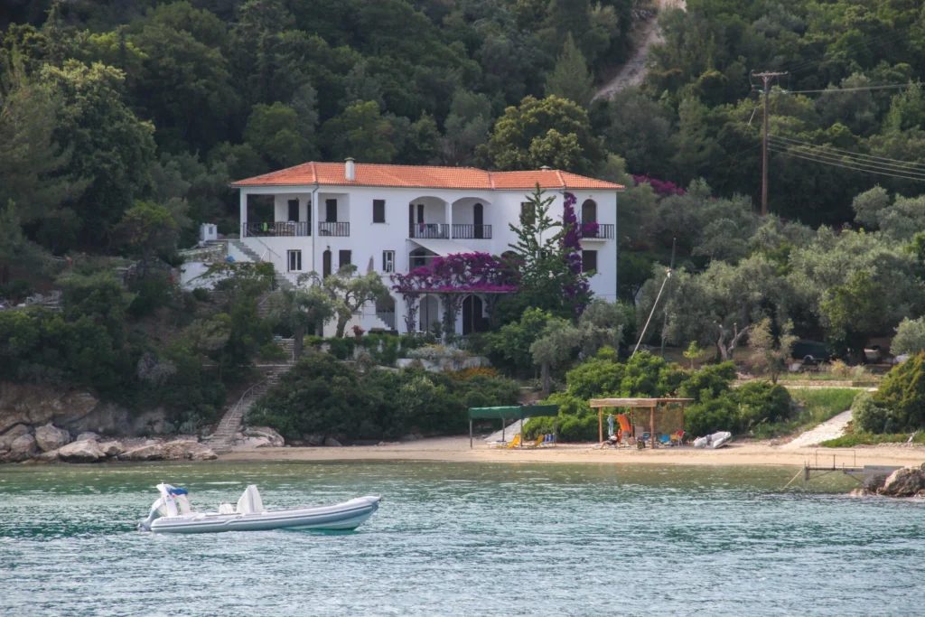 Why the World’s Wealthiest Are Looking Beyond Big Cities for Their Homes 2 Luxury home