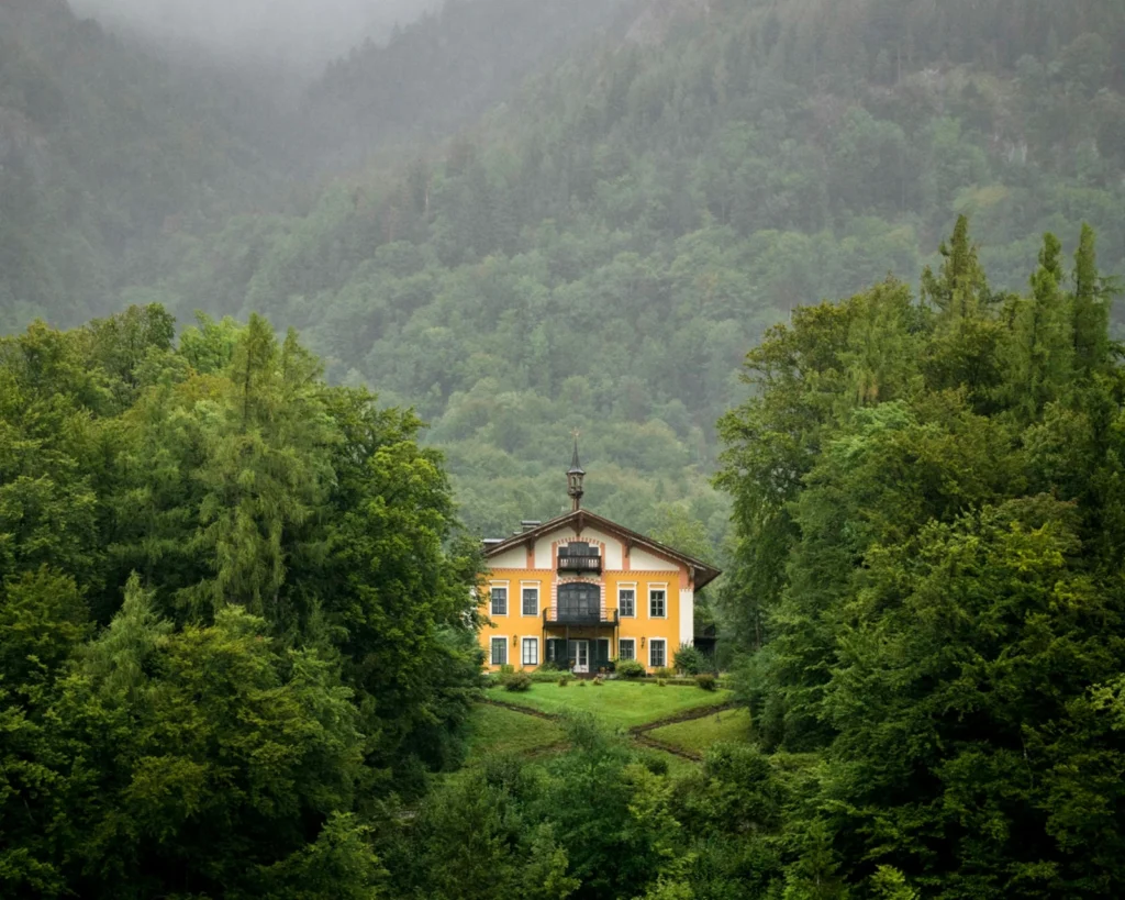 Why the World’s Wealthiest Are Looking Beyond Big Cities for Their Homes 1 Luxury home