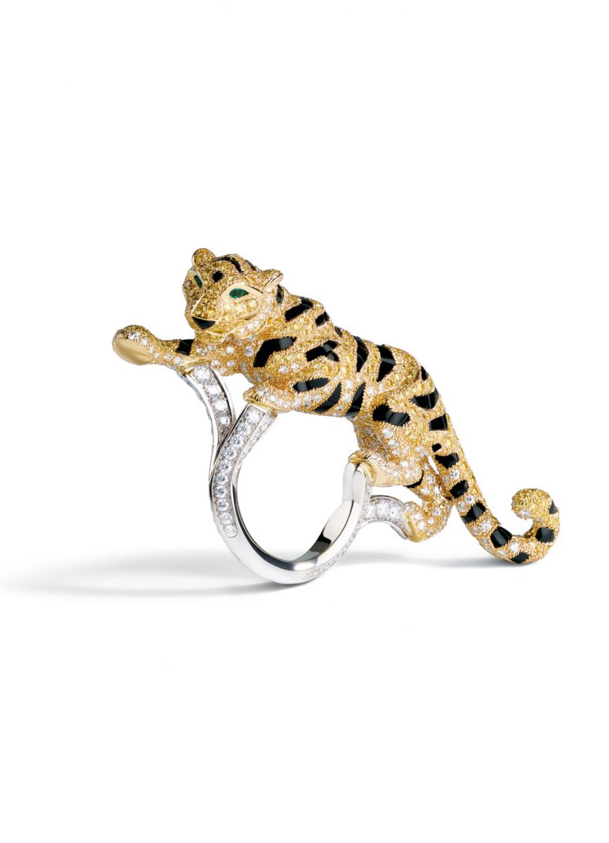 Paisleys, Chintz, Makara Marble: ‘Inspired by India' Explores the Contributions of a Single Country to Luxury 5 Cartier panther ring Inspired by India Roli Books