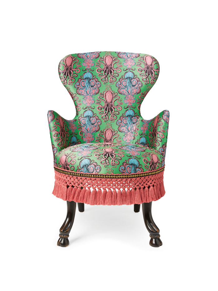 Capitonne porter's chair by Gucci Decor