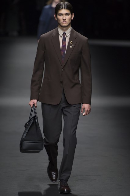 The Constants amid the Unknowns - Spring/Summer 2017 Menswear 11 Versace Spring Summer 2017 Menswear
